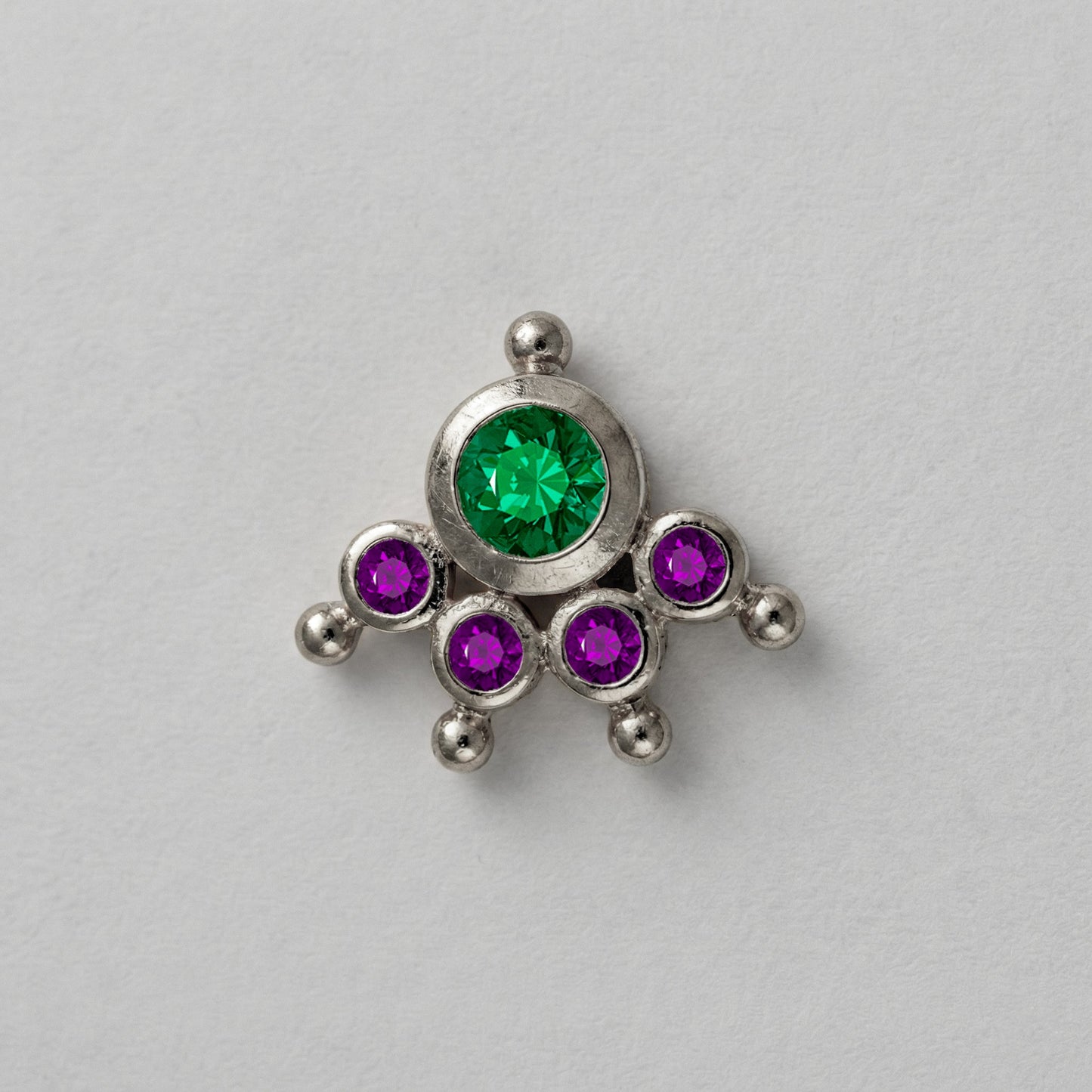 MOOKUTHI GREEN STONE SILVER NOSEPIN