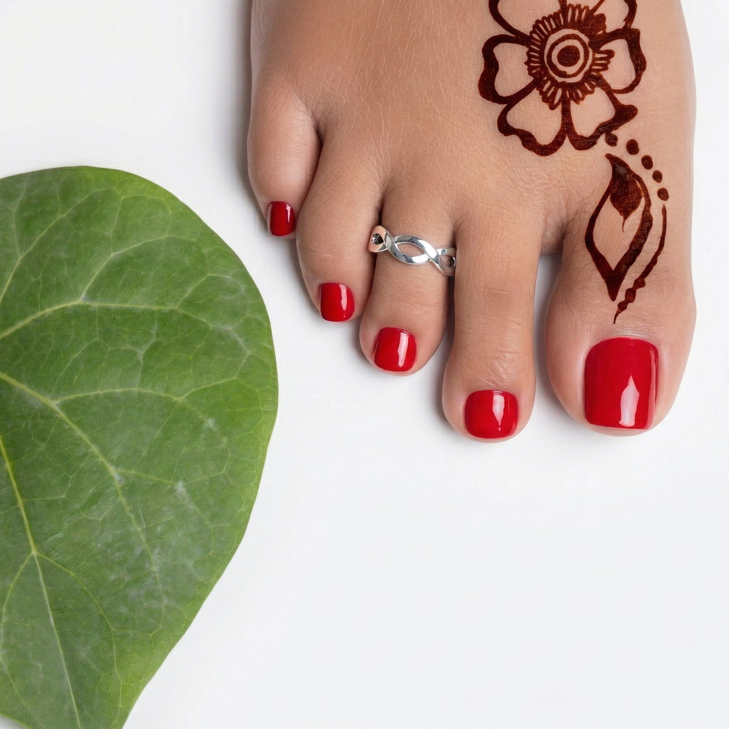 Silver Toe Ring Interlock Design