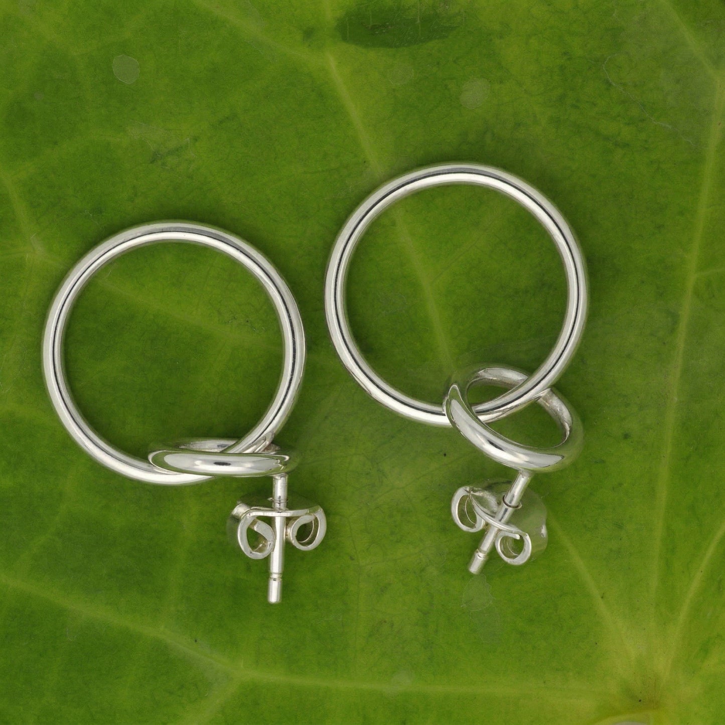 Silver Earring Interlock Circle Stud Design