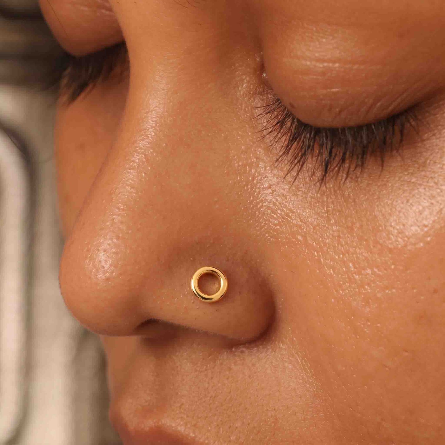 Silver Hollow Circle Nose pin