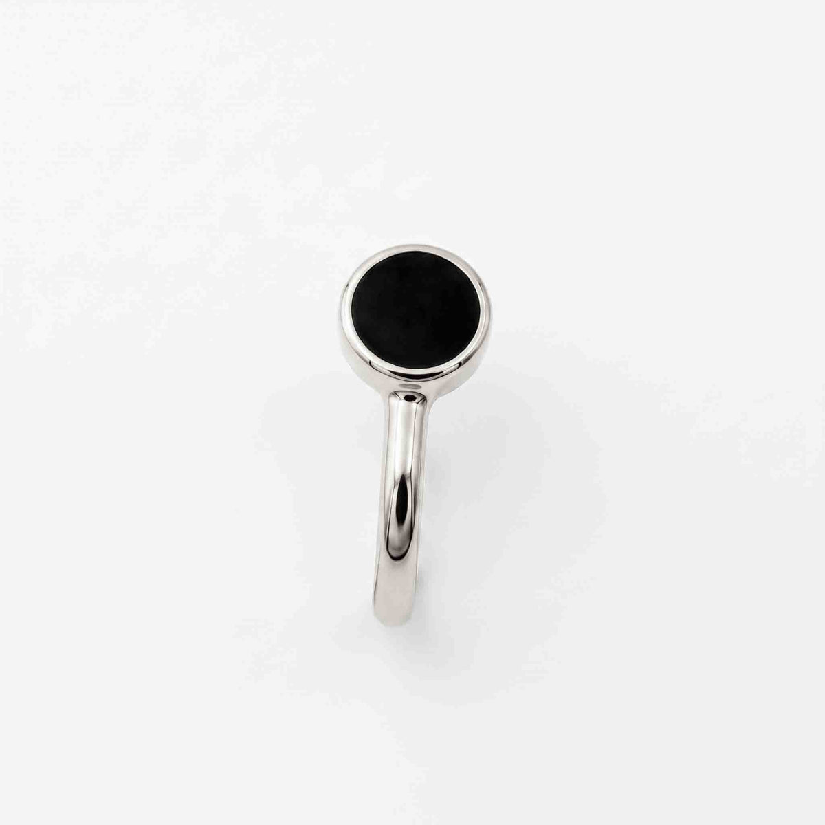 Silver Circle With Black Meena Nosepin