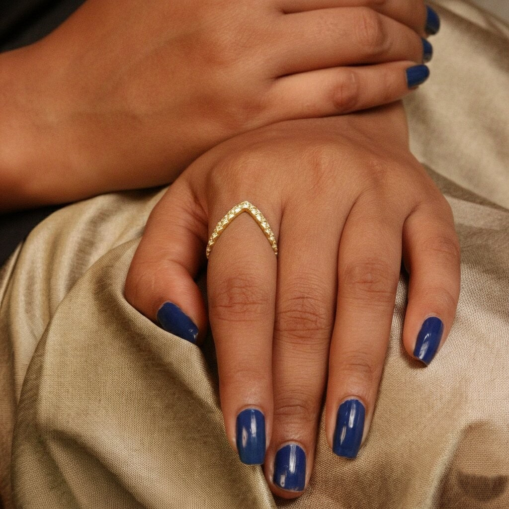 Silver Stone Linear V Ring