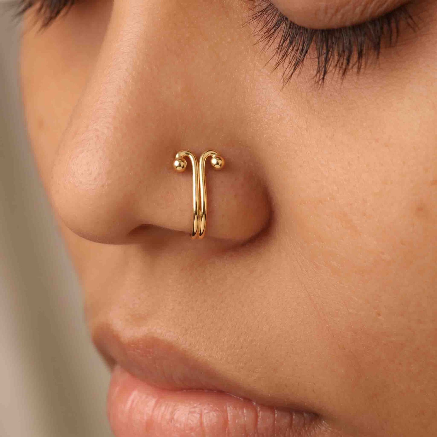 Silver Mottu Clip-on Nose pIn