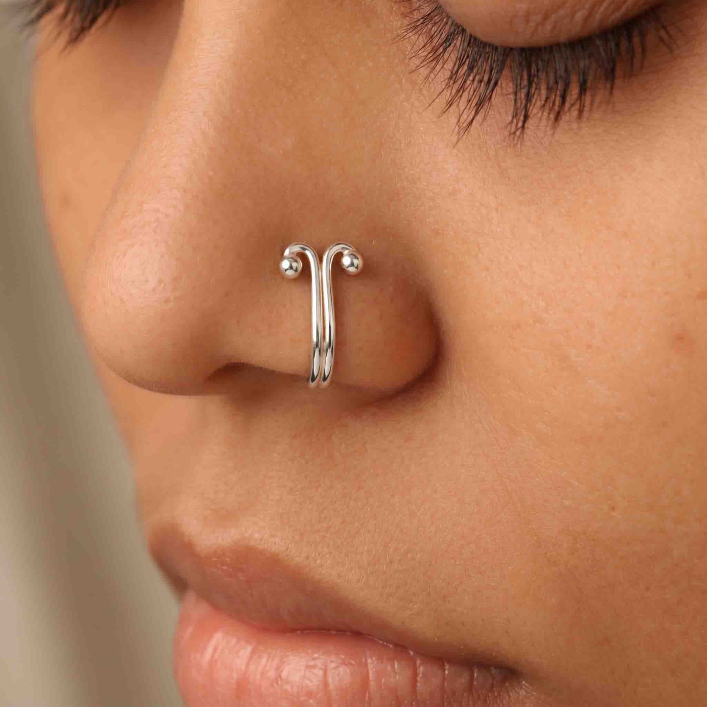 Silver Mottu Clip-on Nose pIn
