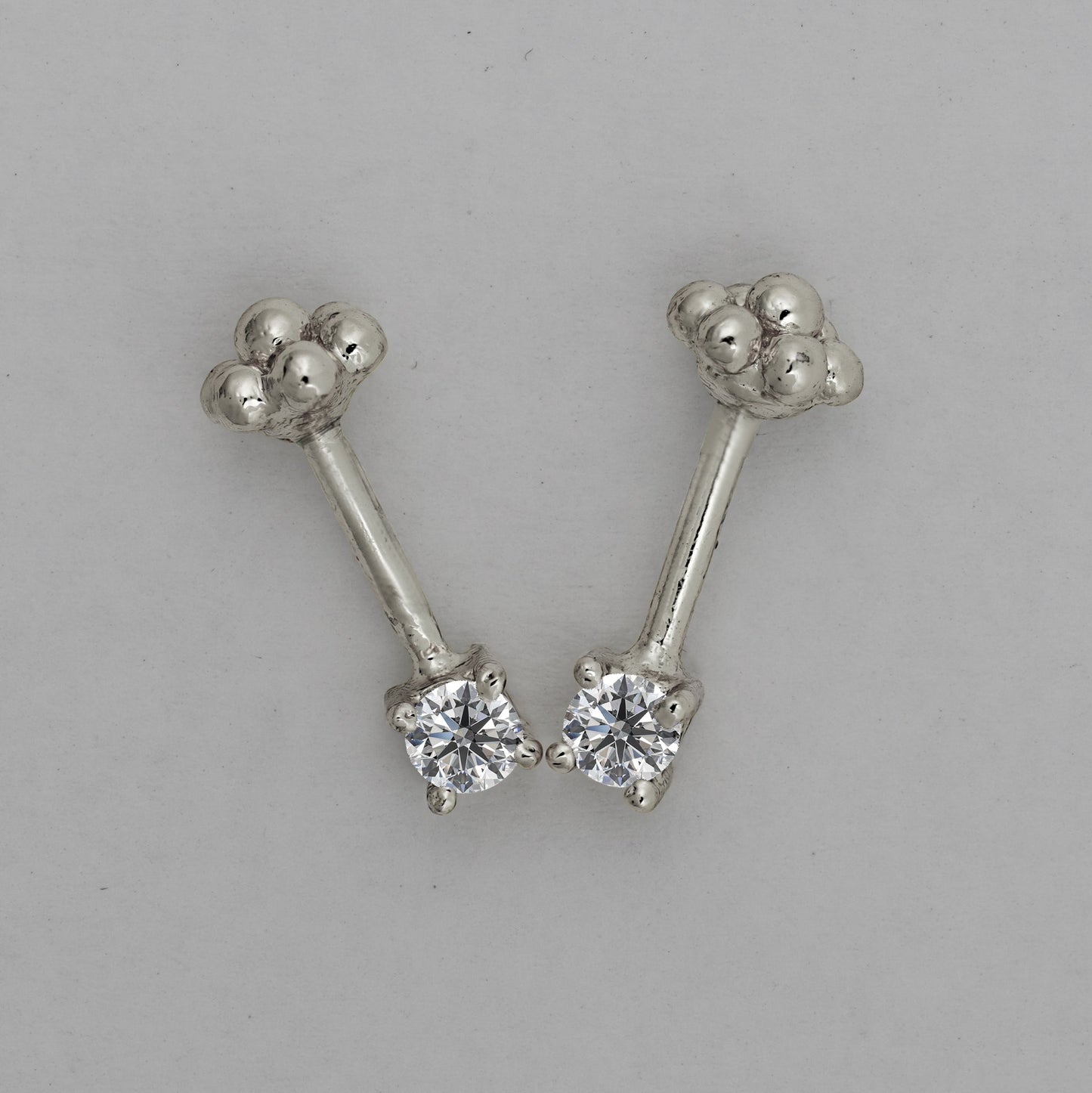 Silver Bugadi Solo Stone 6 Bead Top Diamond Design