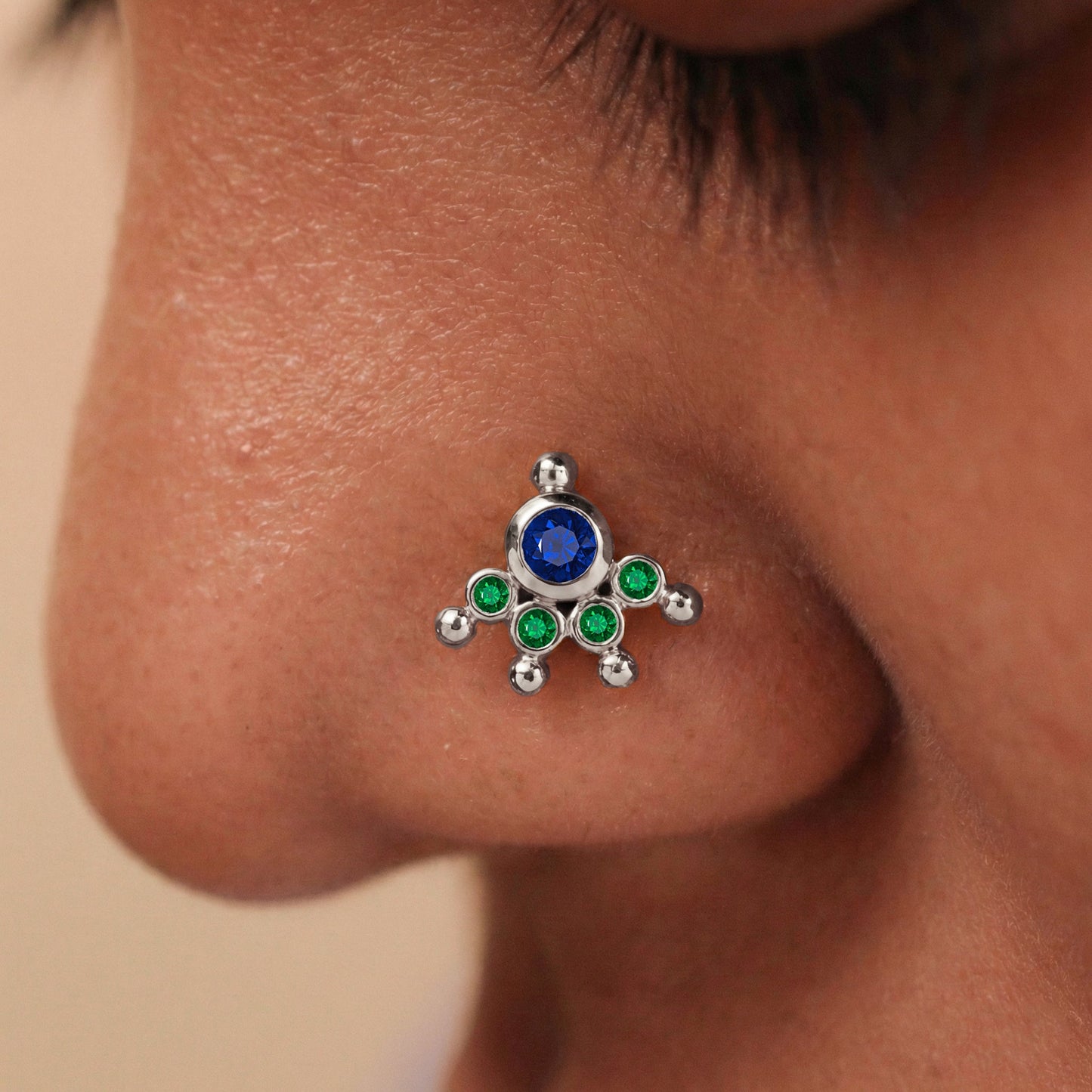 MOOKUTHI BLUE STONE SILVER NOSEPIN