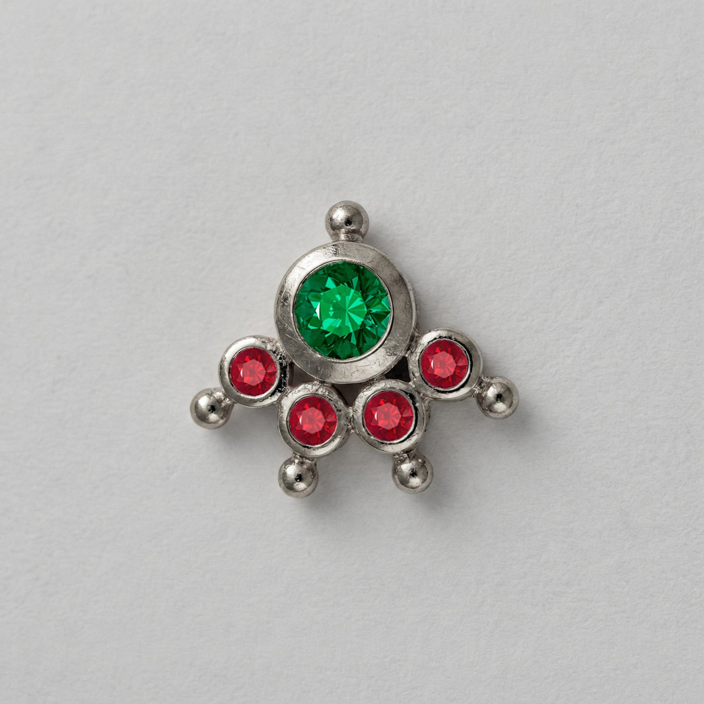 MOOKUTHI GREEN STONE SILVER NOSEPIN