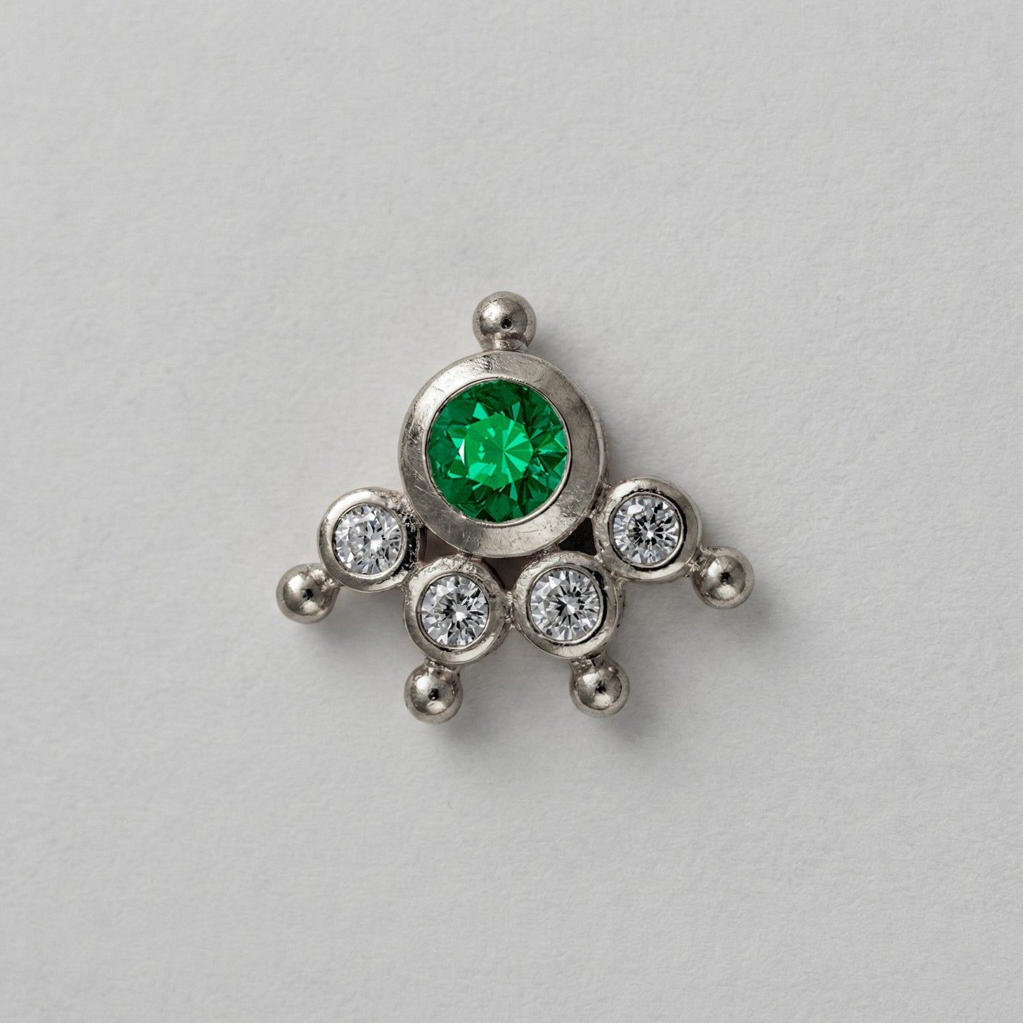 MOOKUTHI GREEN STONE SILVER NOSEPIN