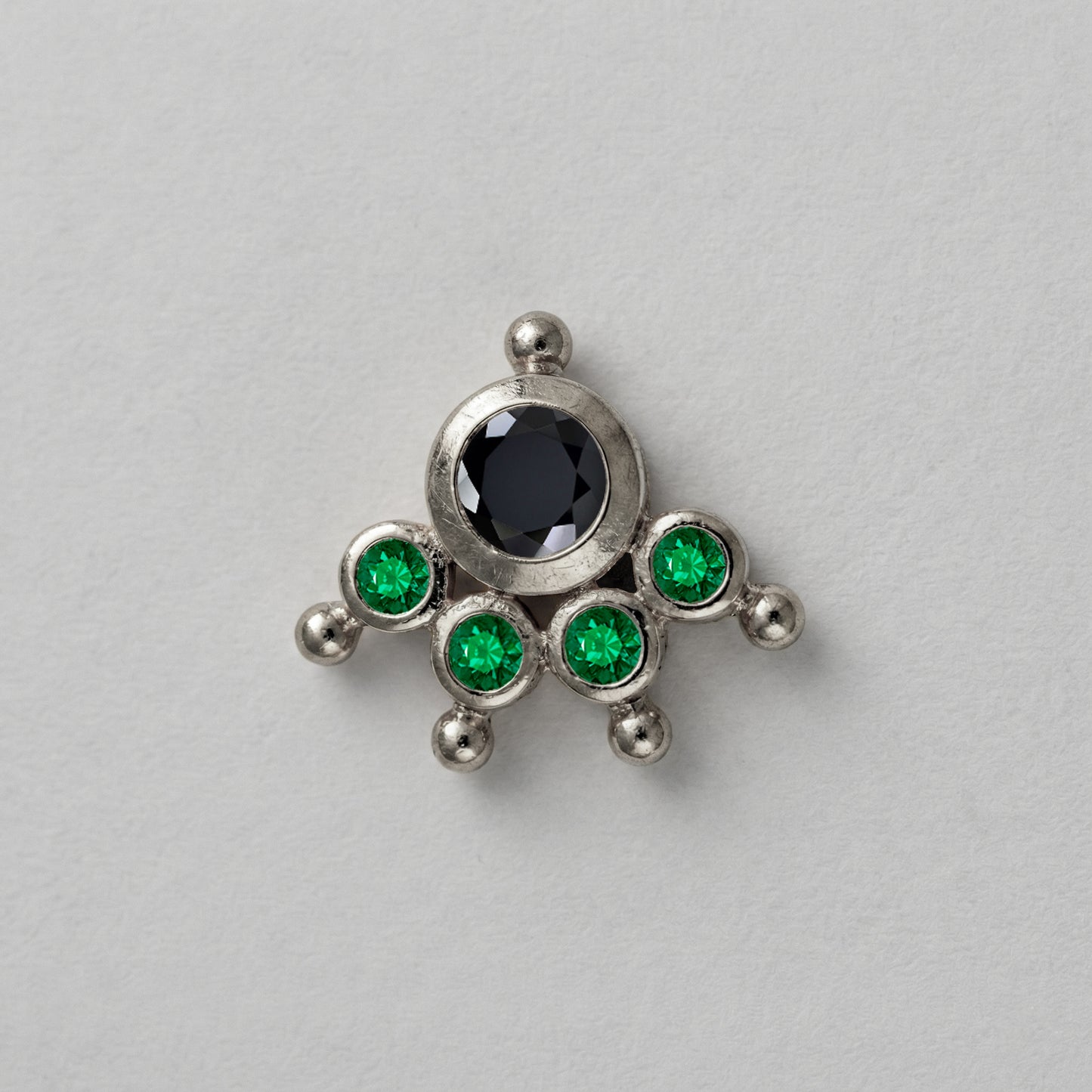 MOOKUTHI BLACK STONE SILVER NOSEPIN