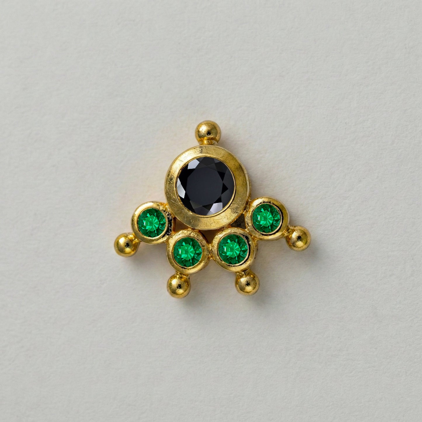 MOOKUTHI BLACK STONE GOLD PLATED NOSEPIN