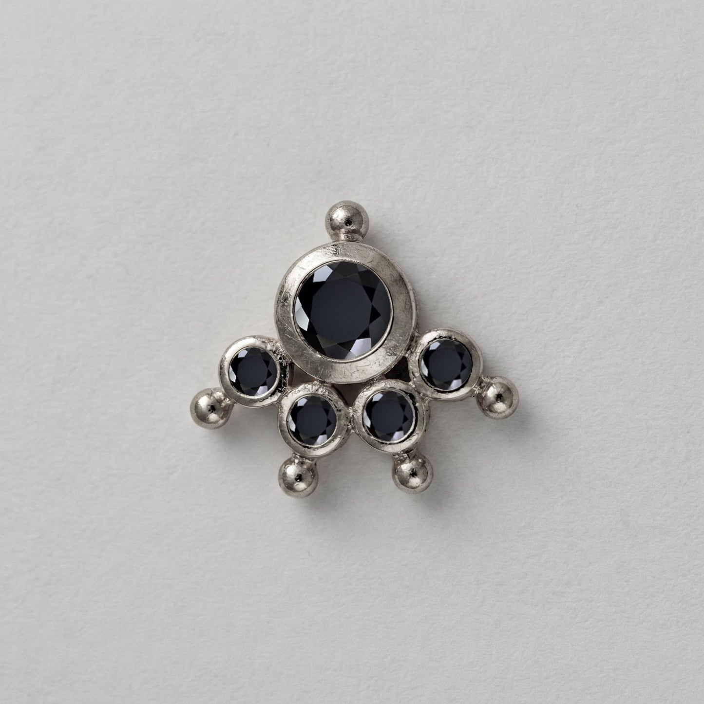 MOOKUTHI BLACK STONE SILVER NOSEPIN