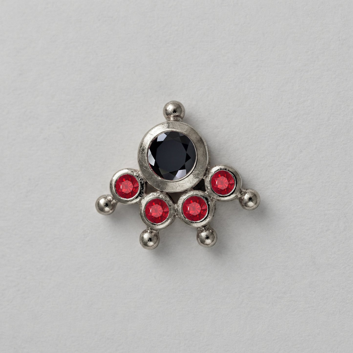 MOOKUTHI BLACK STONE SILVER NOSEPIN