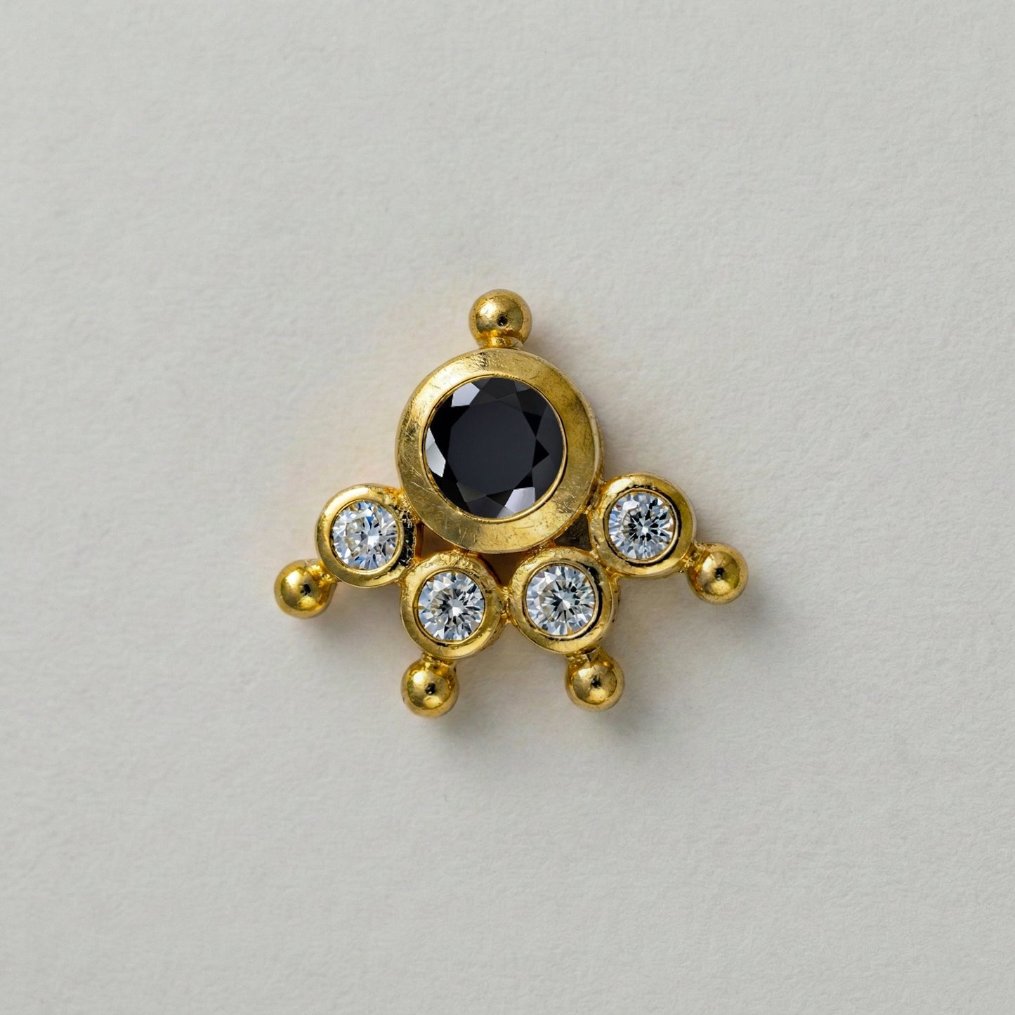 MOOKUTHI BLACK STONE GOLD PLATED NOSEPIN