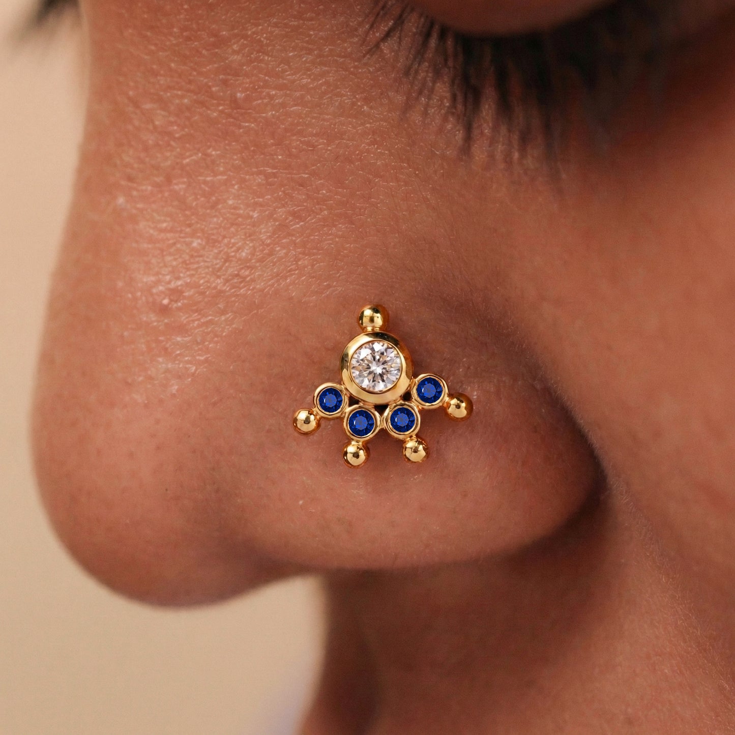MOOKUTHI WHITE STONE GOLD PLATED NOSEPIN