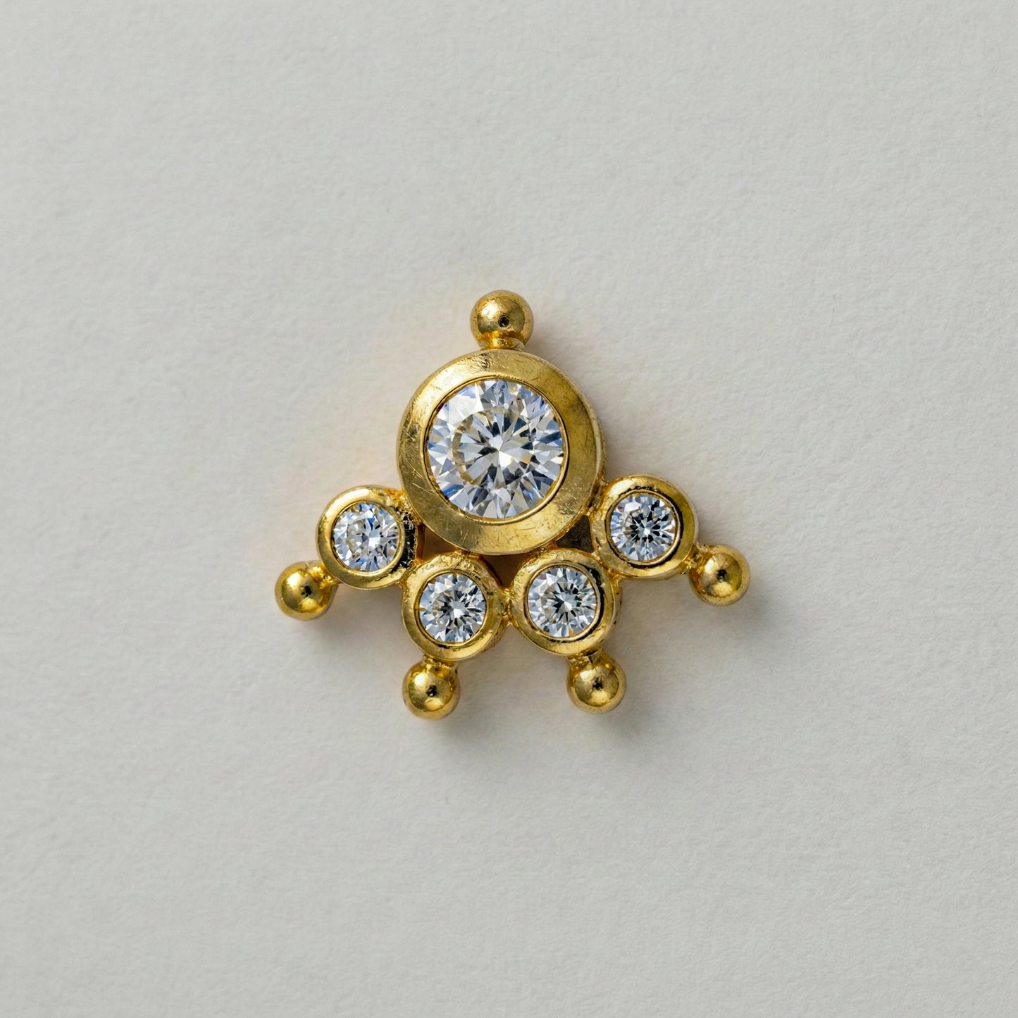 MOOKUTHI WHITE STONE GOLD PLATED NOSEPIN
