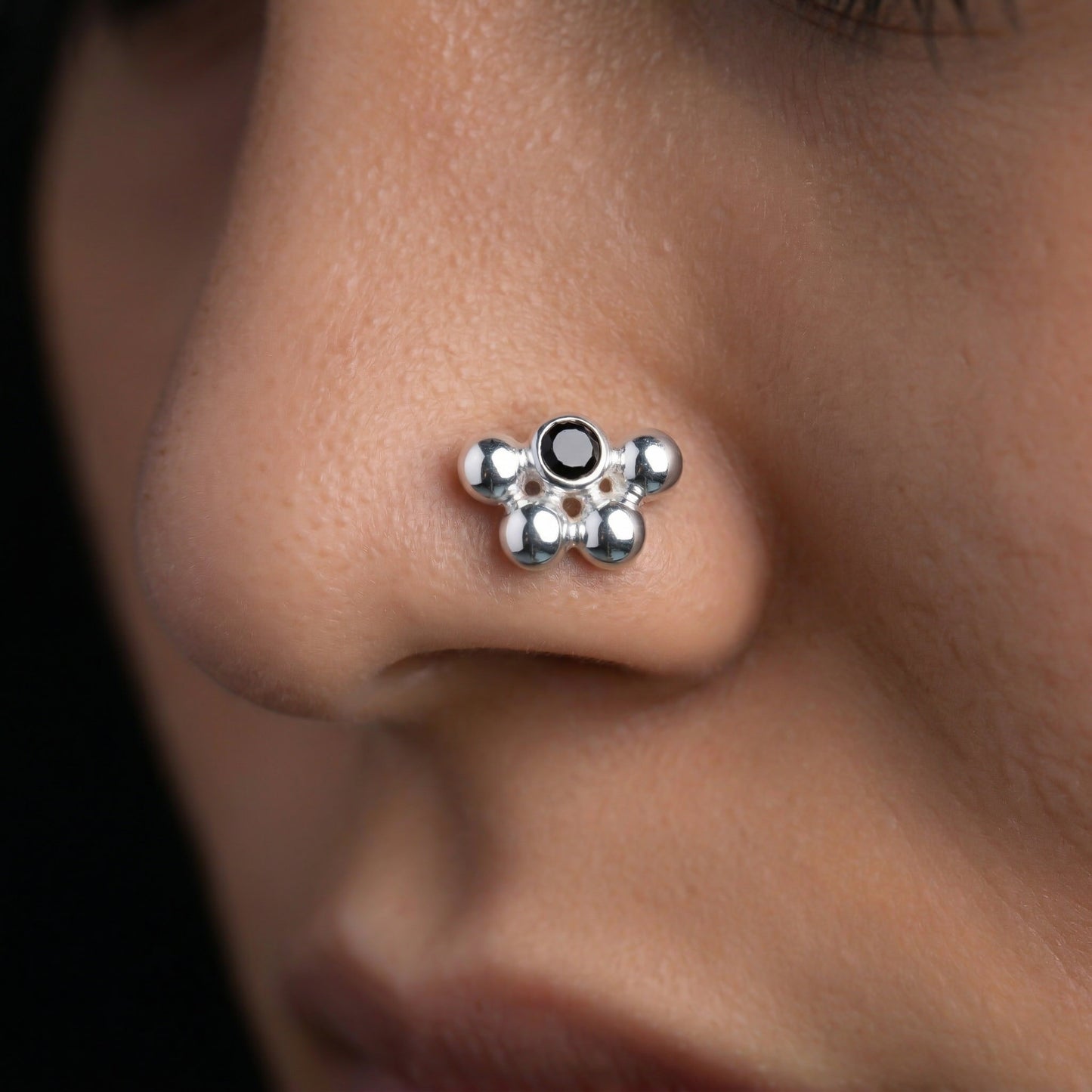 Silver Black Stone 4 Bead Nosepin