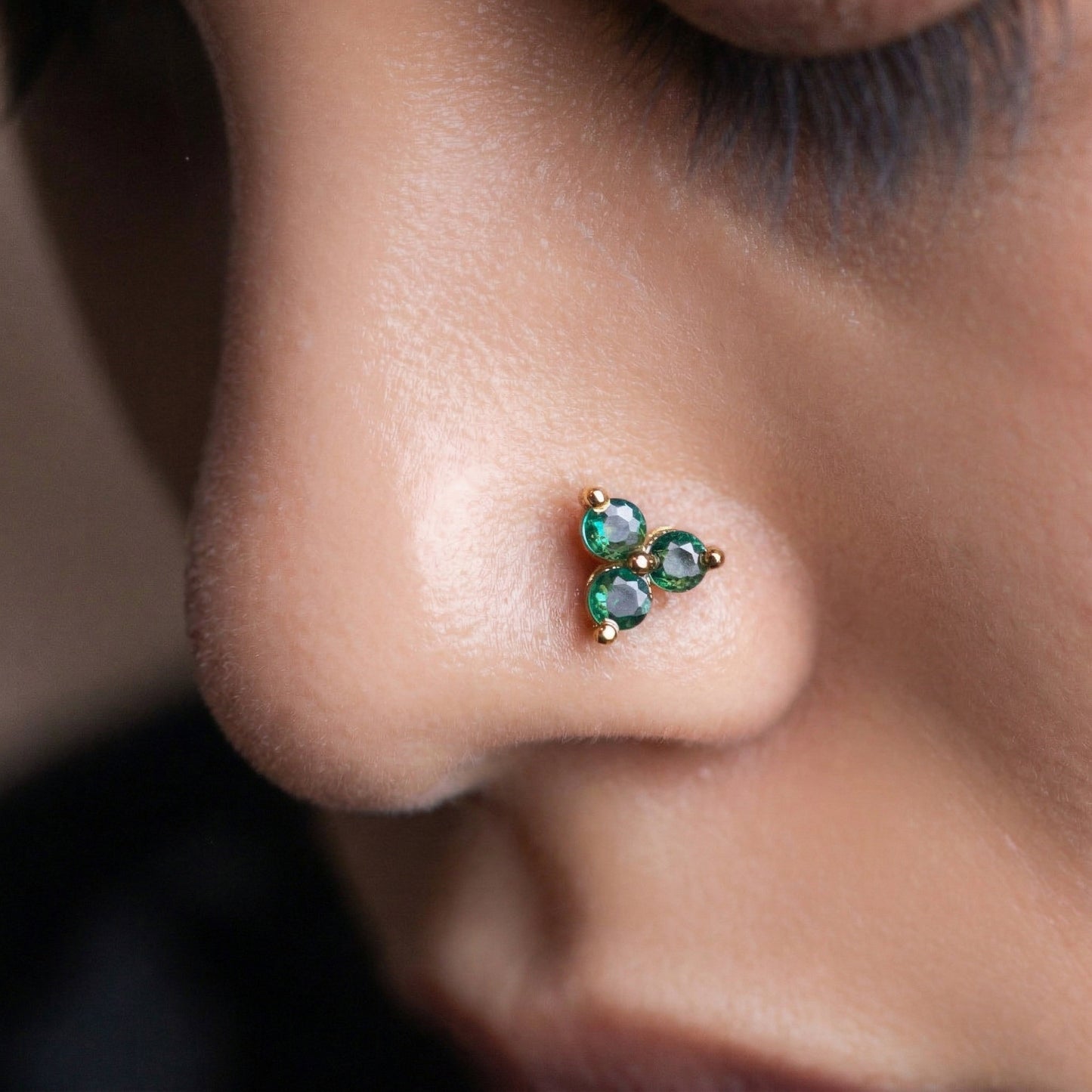 Silver Emerald Green Stone Trinity Nosepin