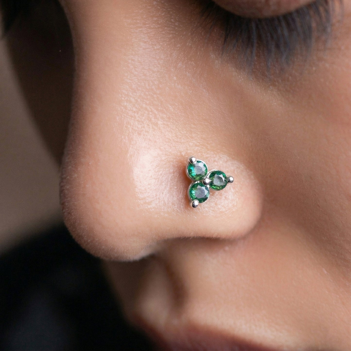 Silver Emerald Green Stone Trinity Nosepin