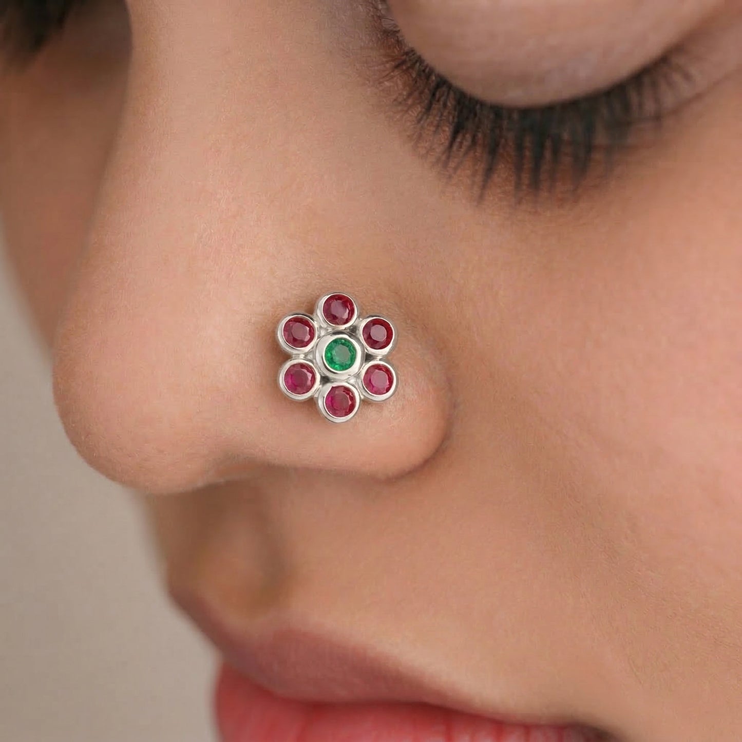 Silver Flower Cluster Nosepin