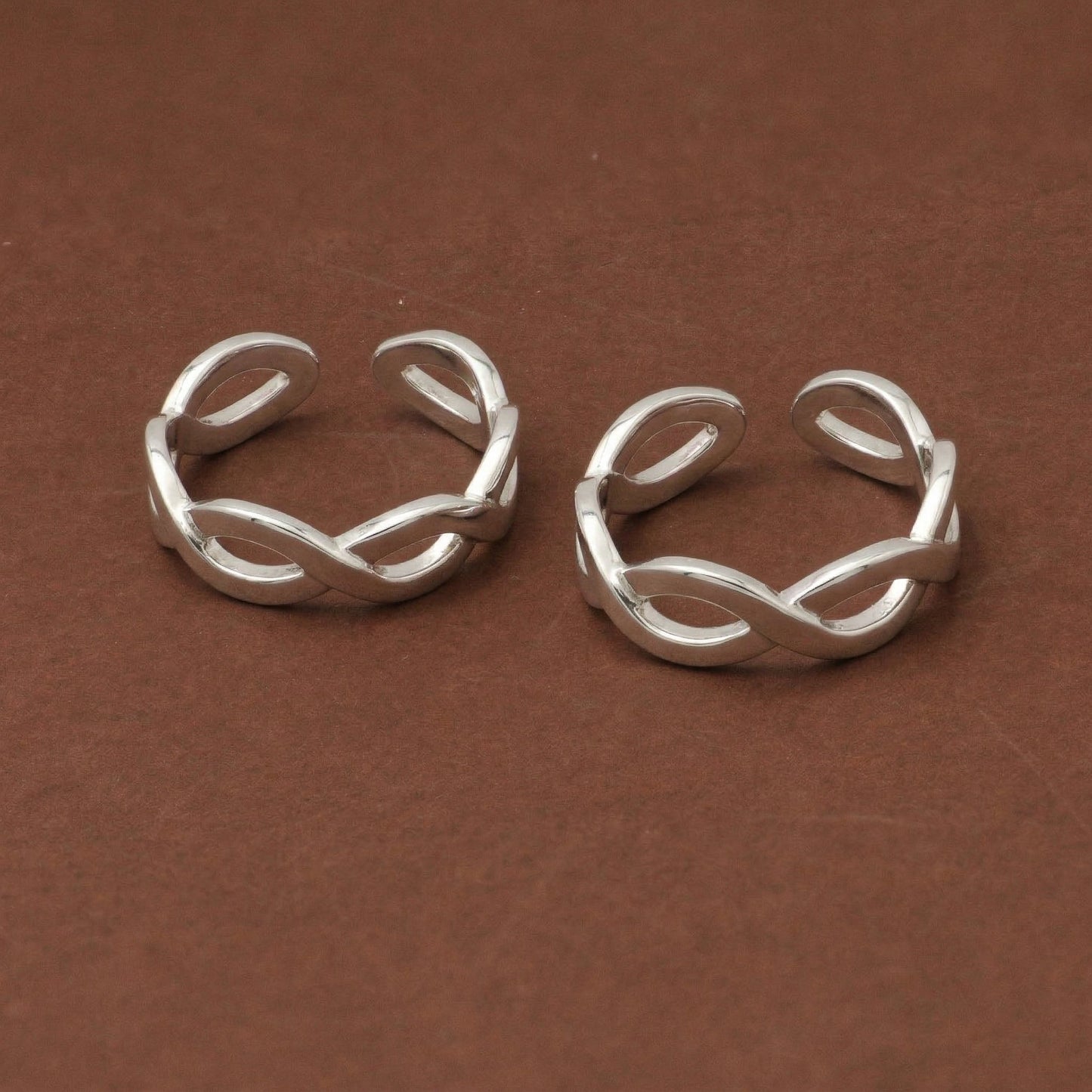 Silver Toe Ring Interlock Design