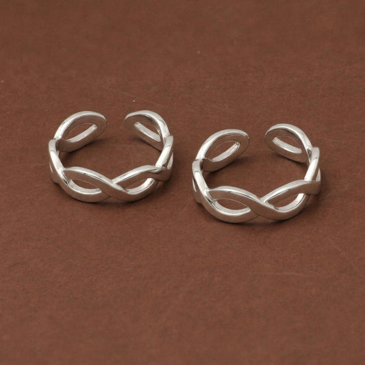Silver Toe Ring Interlock Design