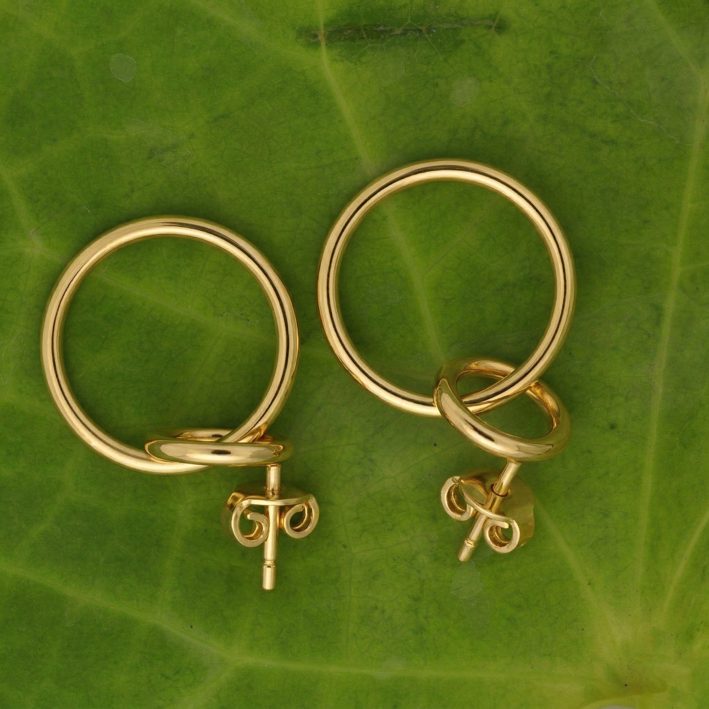 Silver Earring Interlock Circle Stud Design