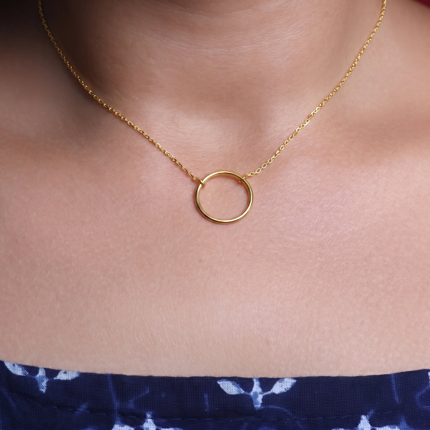 Silver Necklace Chain Circle Design