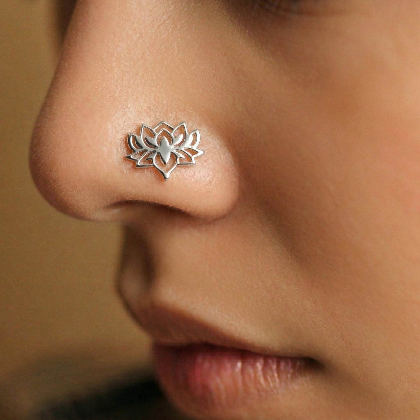 Silver Sacred Lotus Nosepin