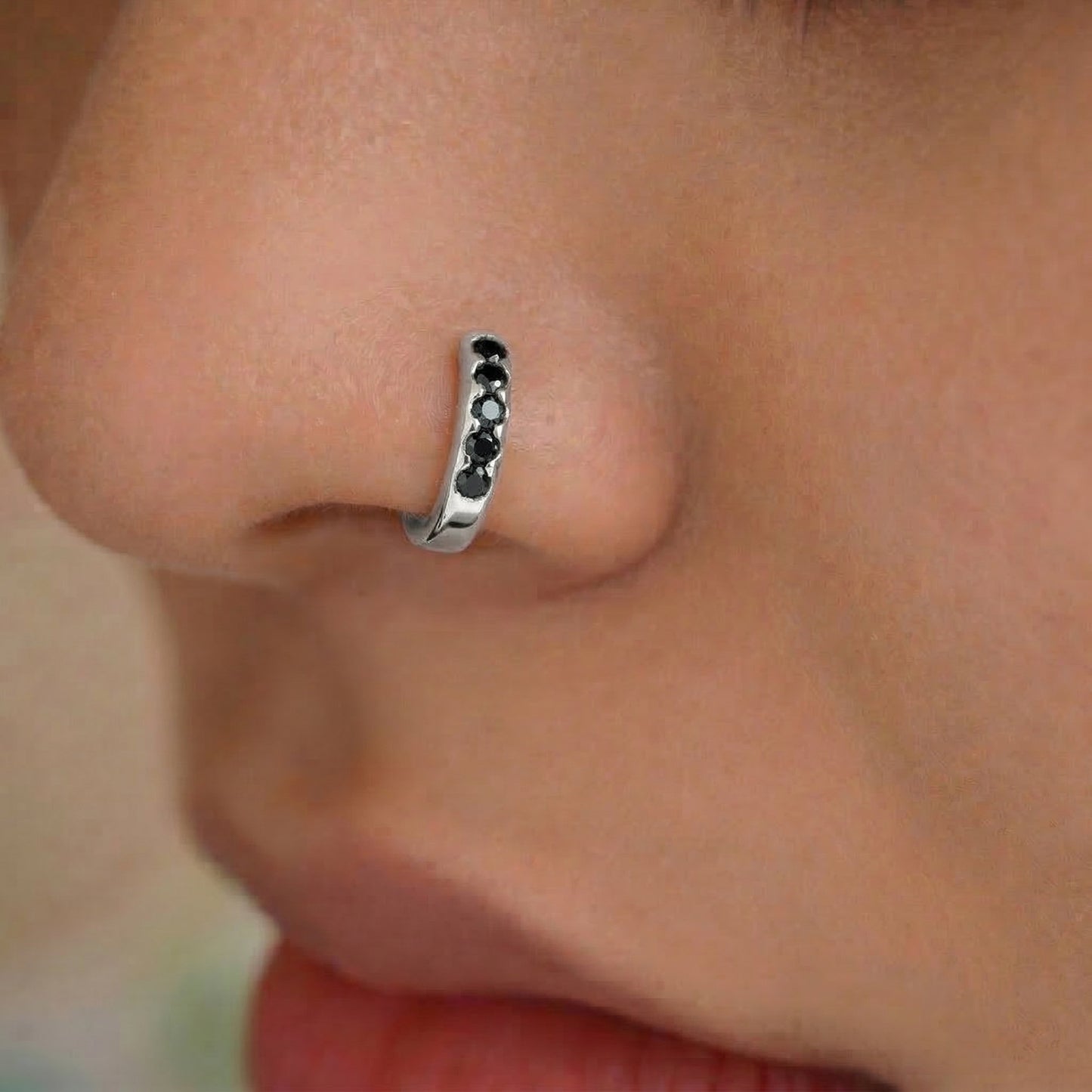 Silver Stone Single Line Nosering