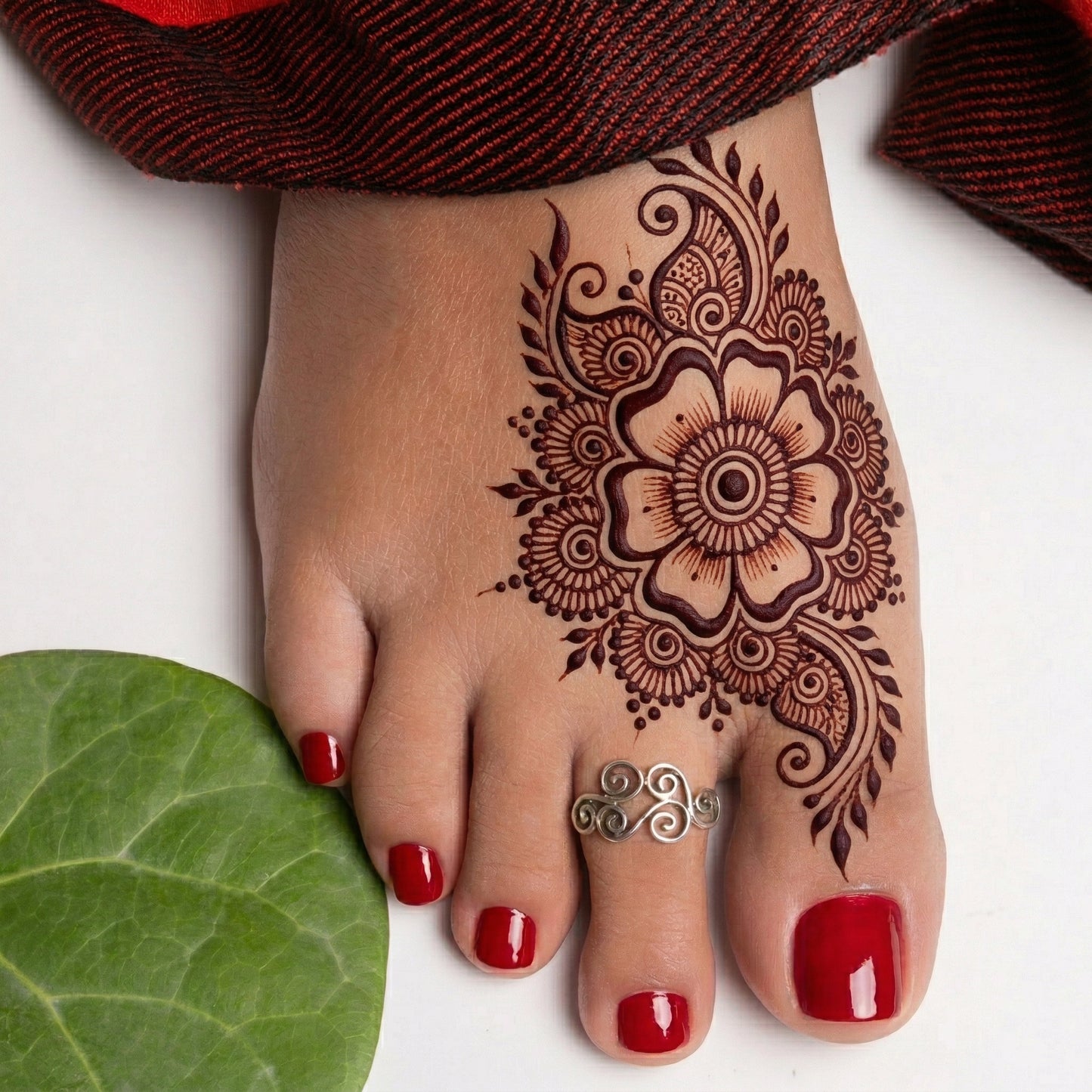 Silver Toe Ring Swirl Design