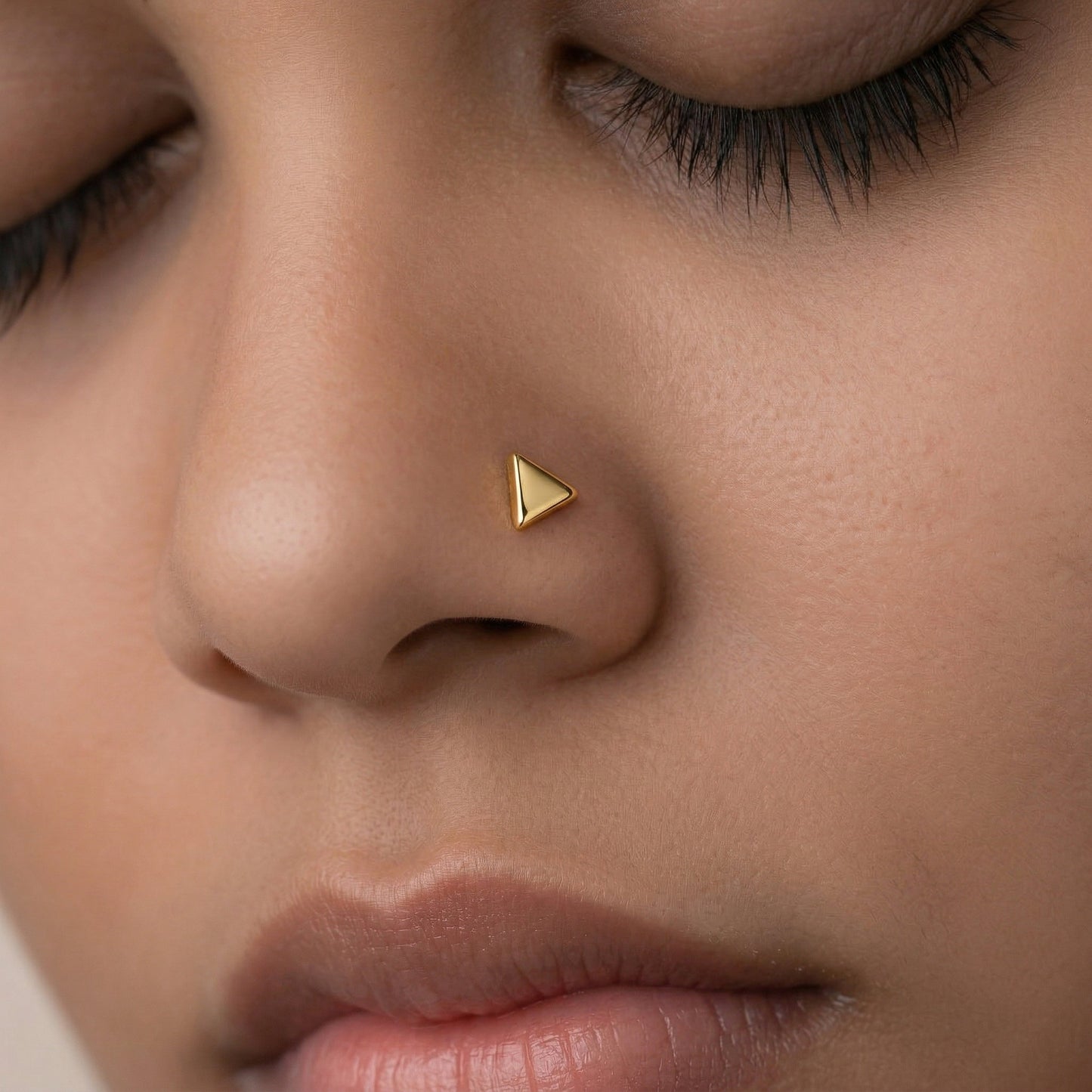 Silver Triangle Nosepin