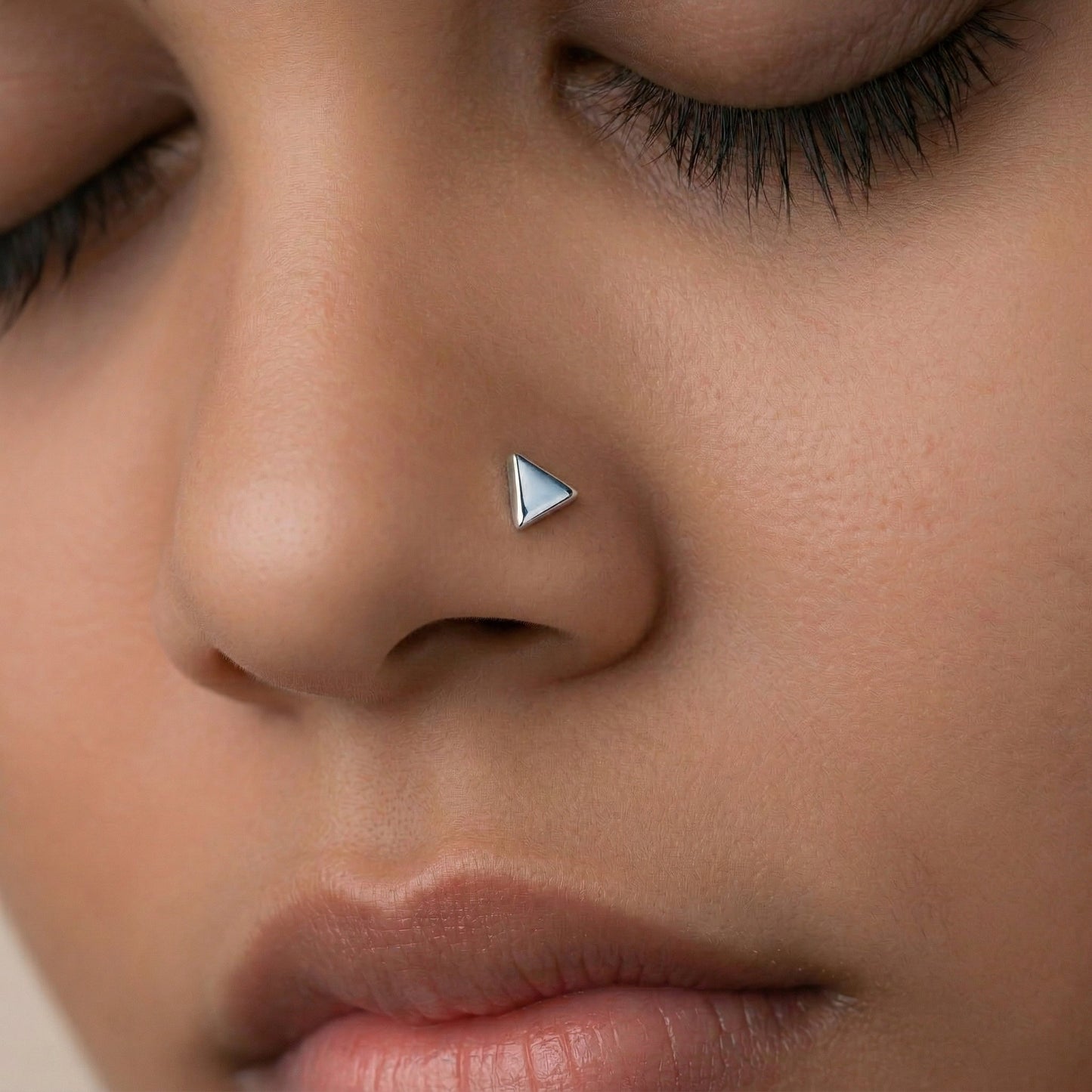 Silver Triangle Nosepin