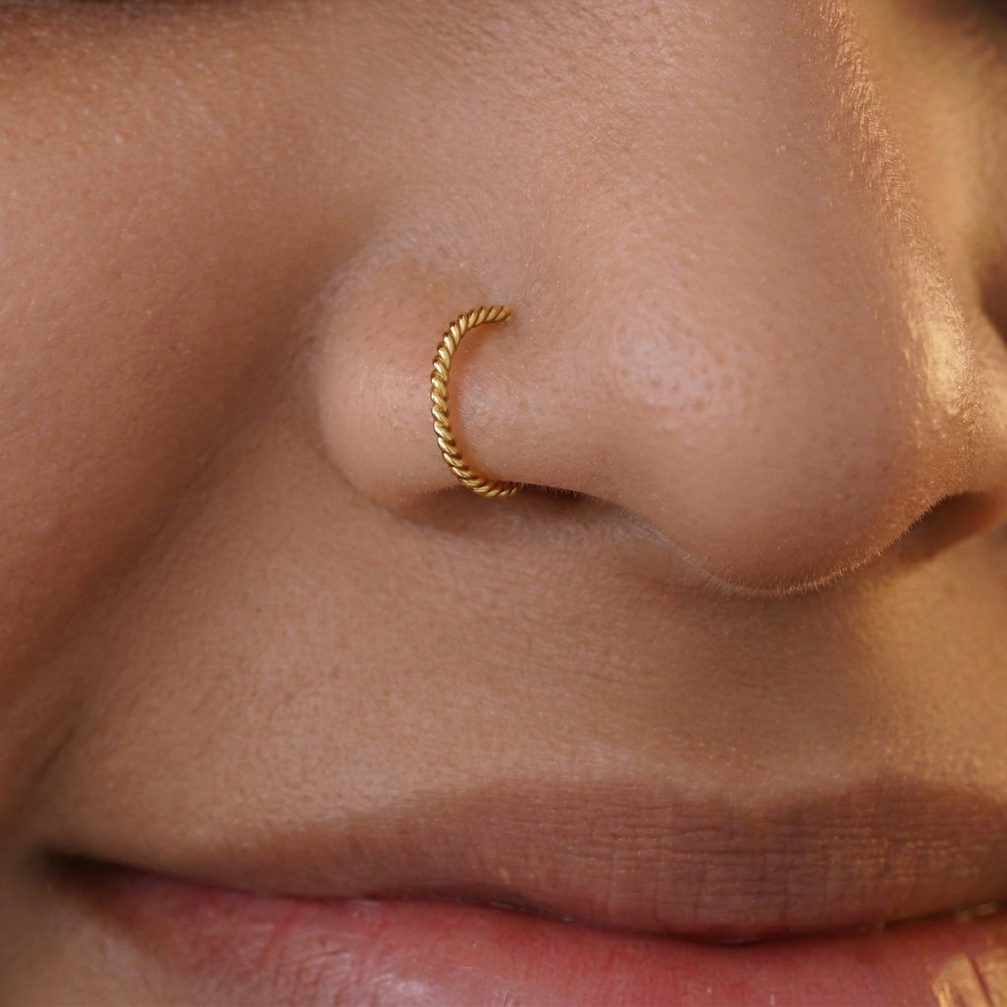 Single Twisted Line Clipon Nosering