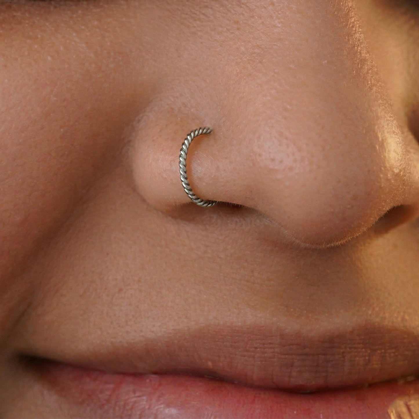 Single Twisted Line Clipon Nosering